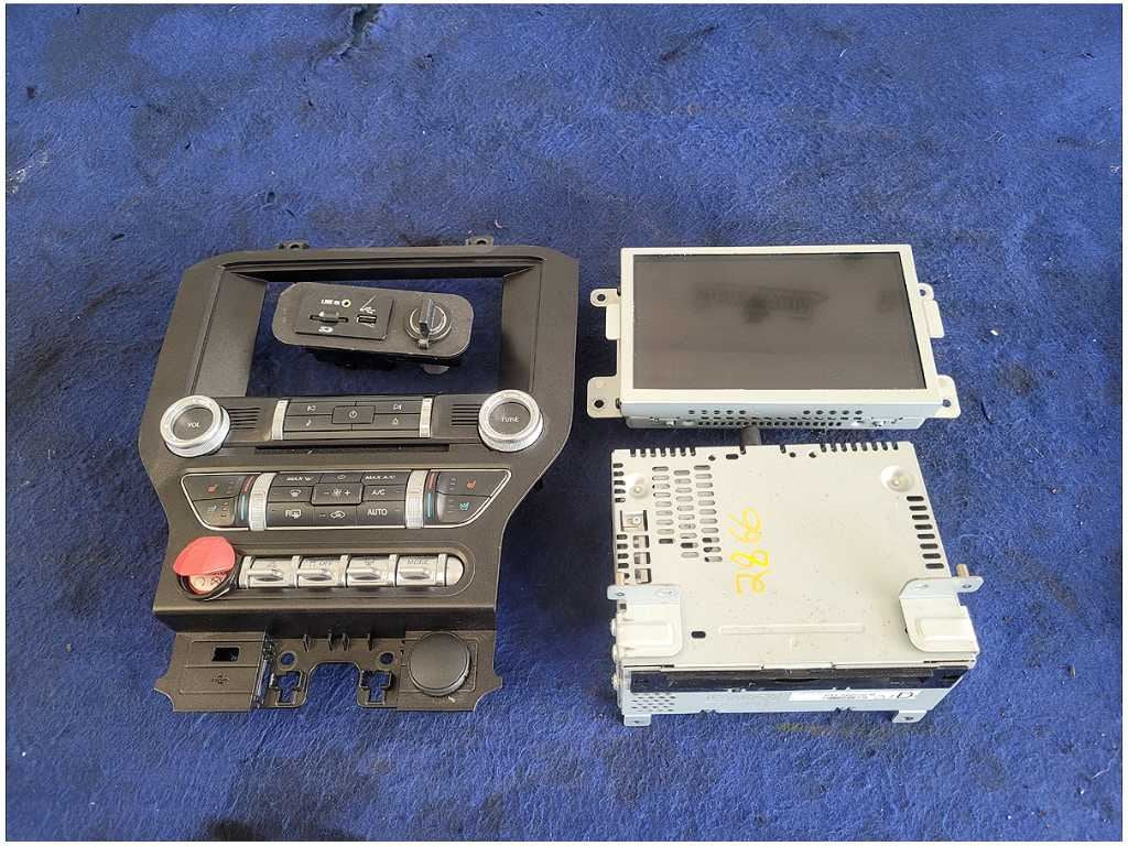 2015 Ford Mustang GT S550 Audio Info Screen Face Plate Sync 3 Receiver Nav 2866