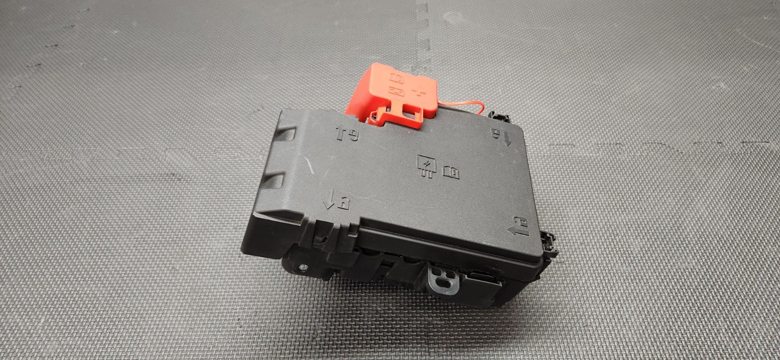 2024-2026 Ford Mustang GT Engine Bay Fuse Box Under Hood - OEM 2024-2026 Ford Mustang GT Engine Bay Fuse Box Under Hood - OEM
